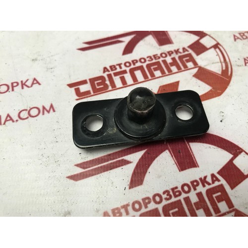 Направляюча правої зсувної дверки нижня Citroen Berlingo 2003-2008 904643